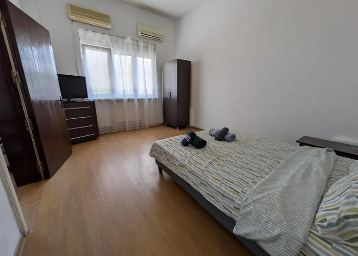 Central University Apartment Бухарест